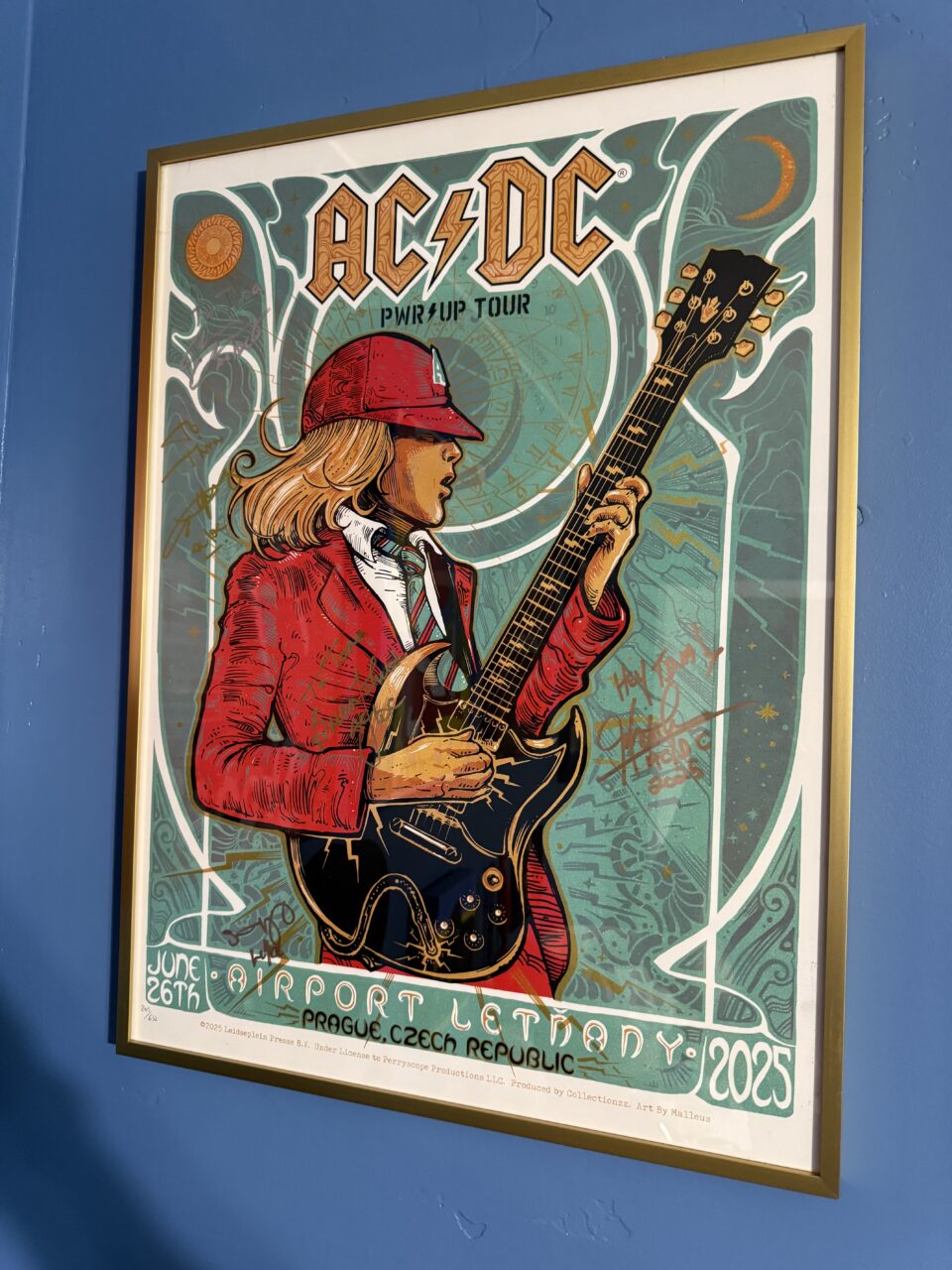 Large Picture Frames: How to Choose the Right Frame for Oversized Art 4 large picture frame for a poster