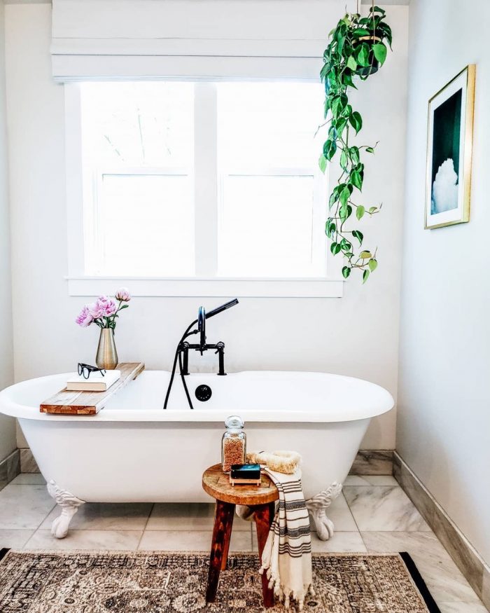 The Ultimate Renter Decor Guide: Damage Free Hanging - A minimalistic styled bathroom