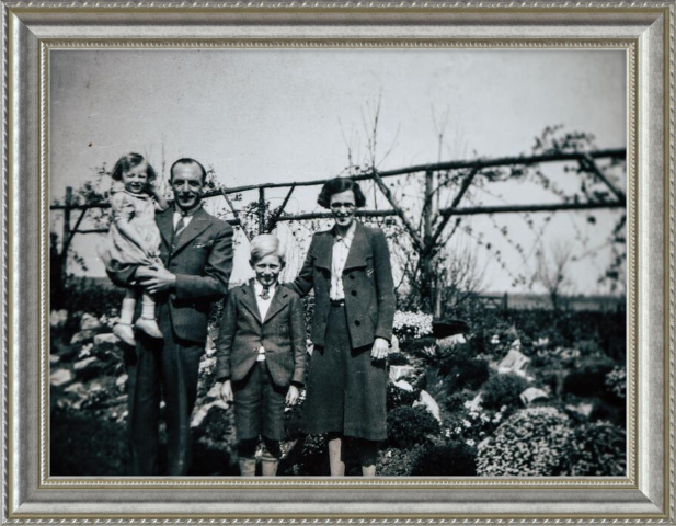Framing Old Photos: old family of four photo 