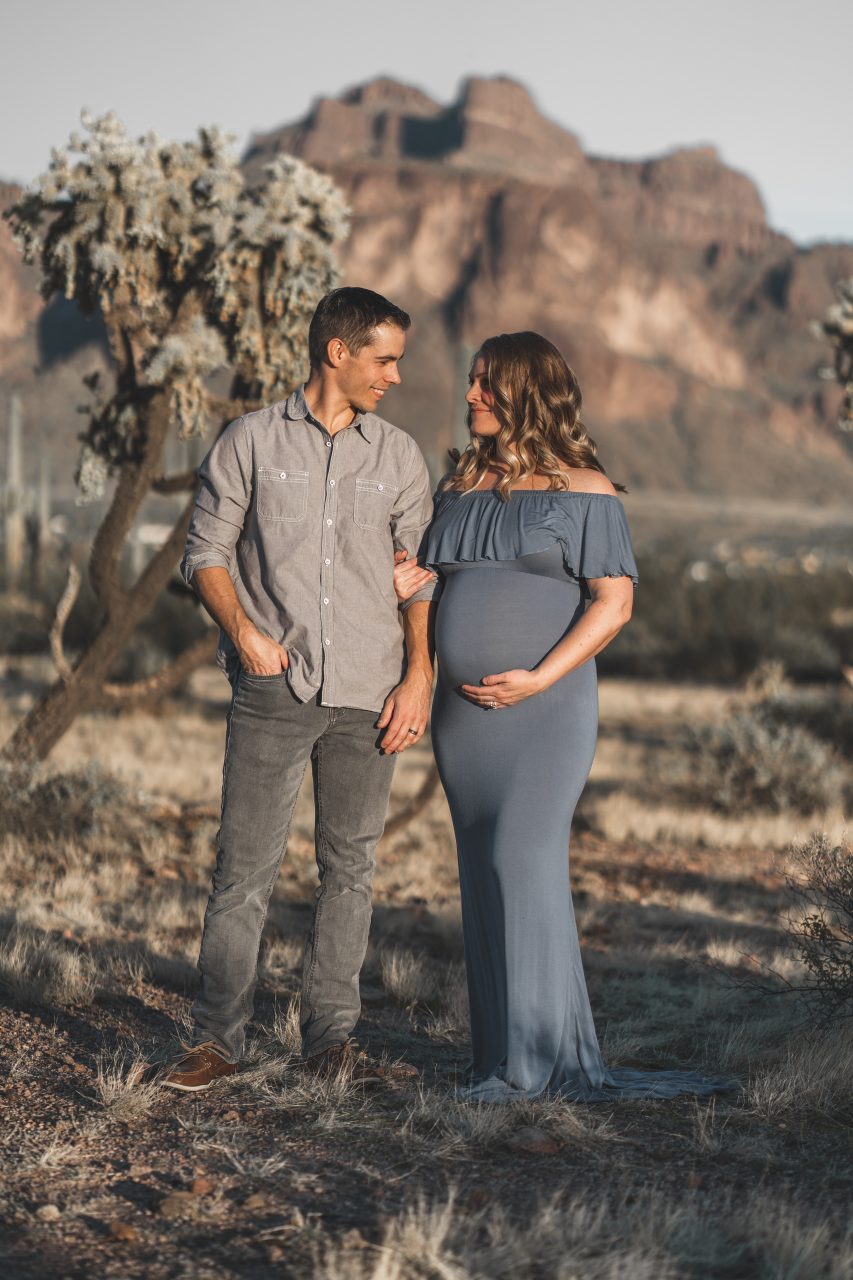 Maternity photos in front of mountain 