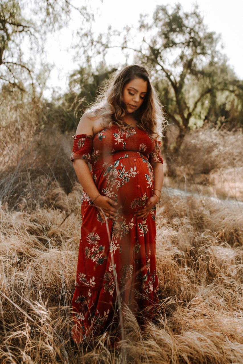 Maternity photos in nature 