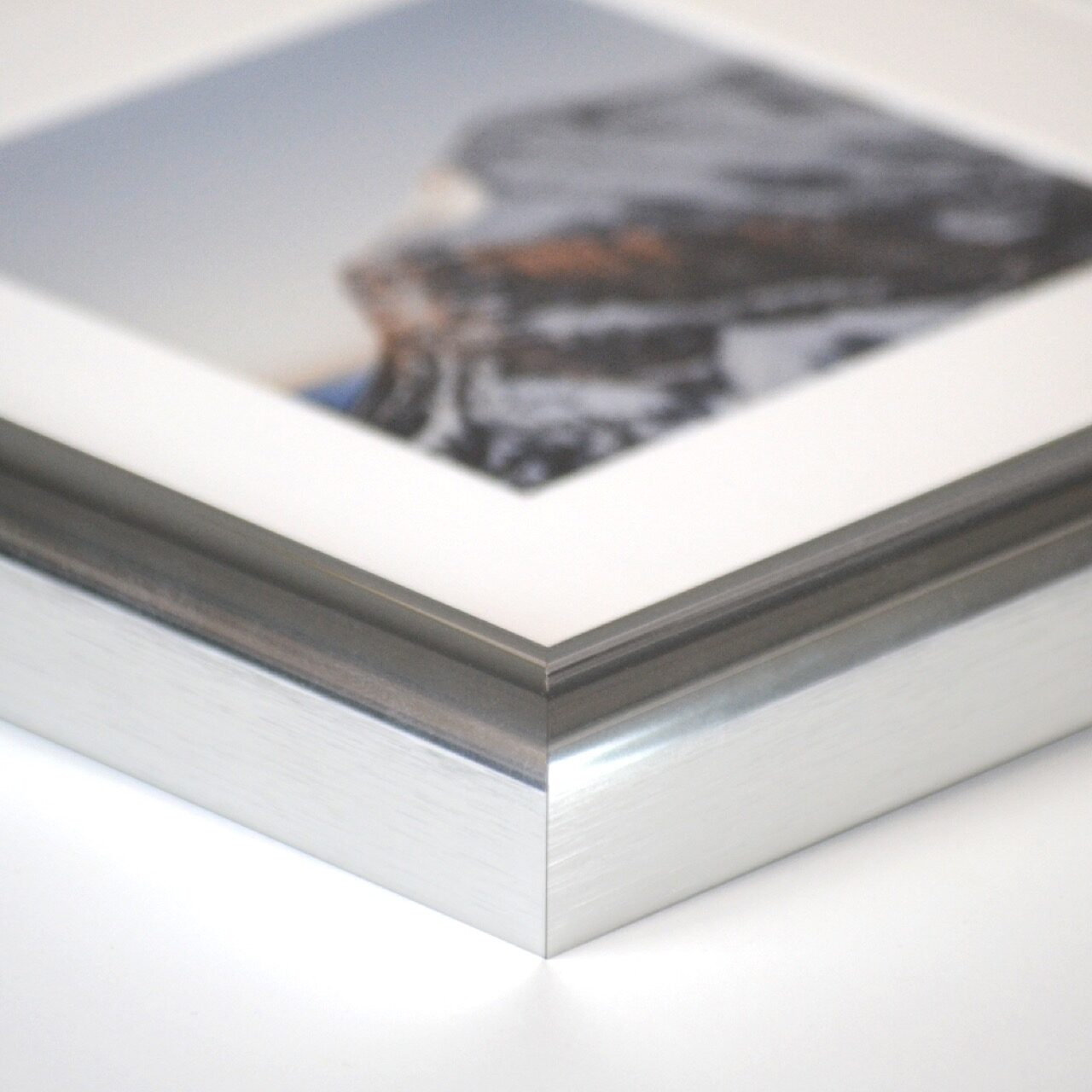 An In-Depth Look At Metal Frames: Which Style and Color Is The Best Choice For Your Decor? 5 Hammond in Gloss Silver