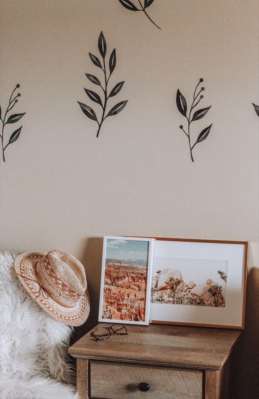 Best Photos and Frames For Your Bedroom 10 framed tabletop decor
