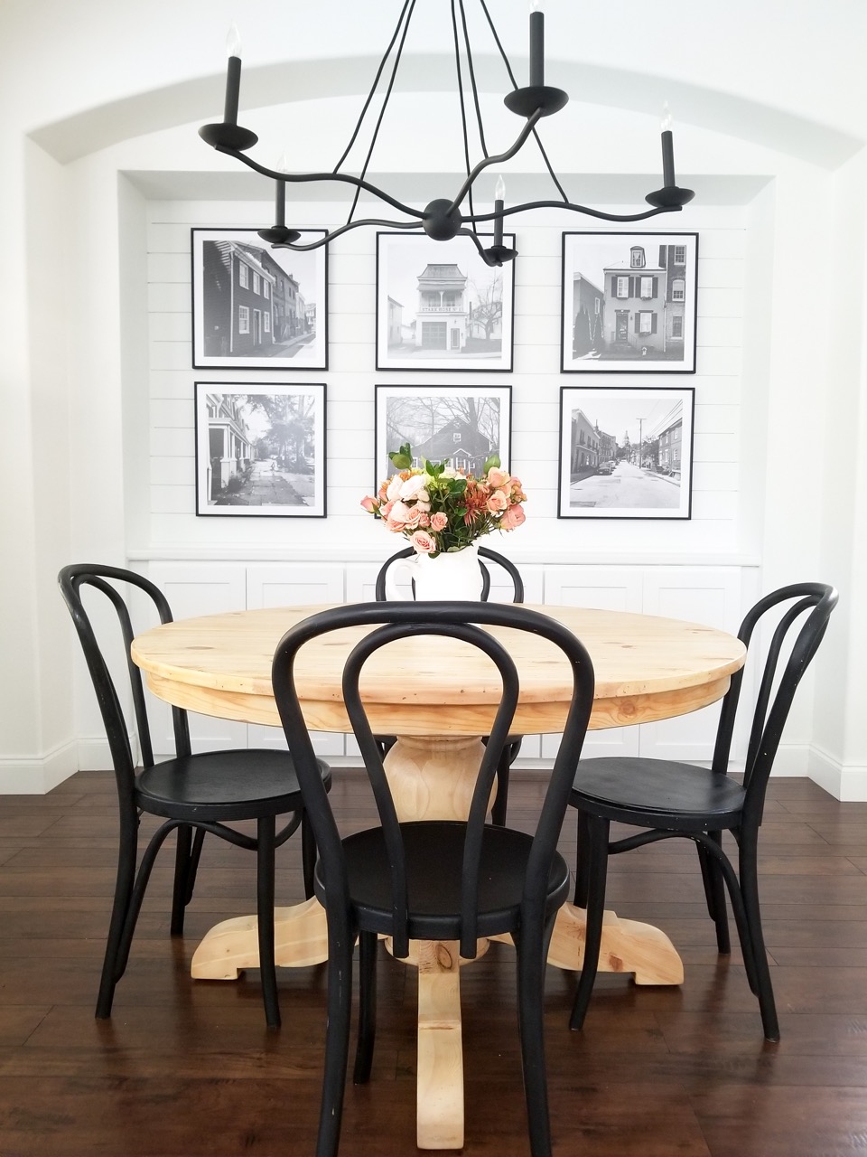 gallery wall in dining room 