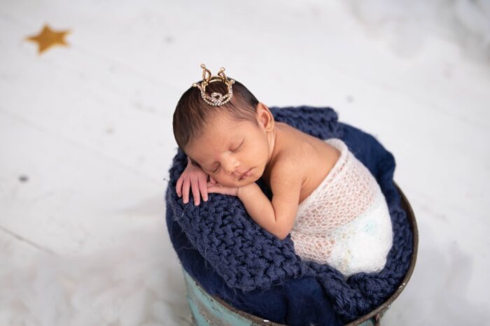 Newborn Baby Photo Ideas: A cute baby with a crown