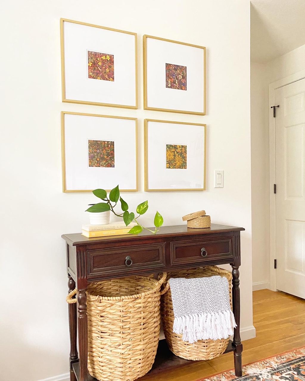 small entryway decor 