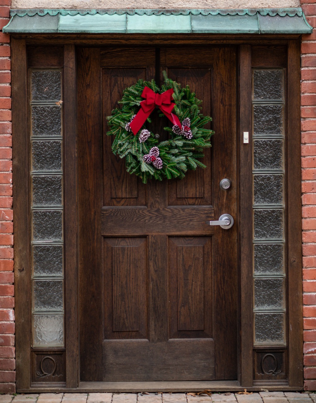 holiday door decor 