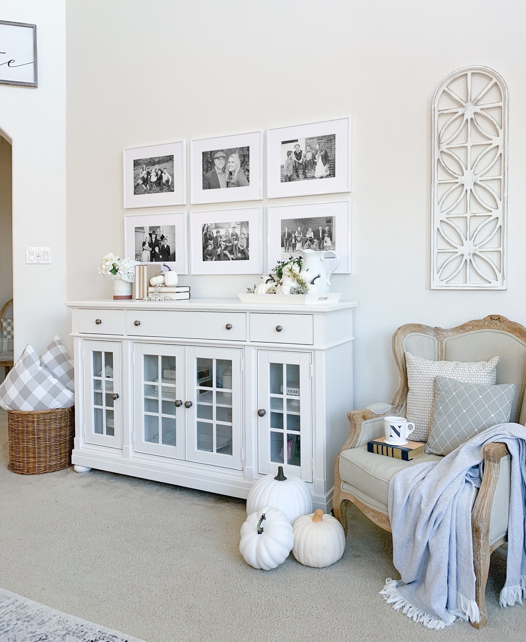 Create An Eye-Catching Display For Your Black And White Photos 2 2 Nissa Lynn Parson @nissalynninteriors 001