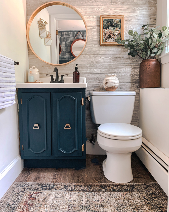 4 Basics For Boho Bathroom Decor- A nicely decorated bathroom that showcases layering patterns and textures.