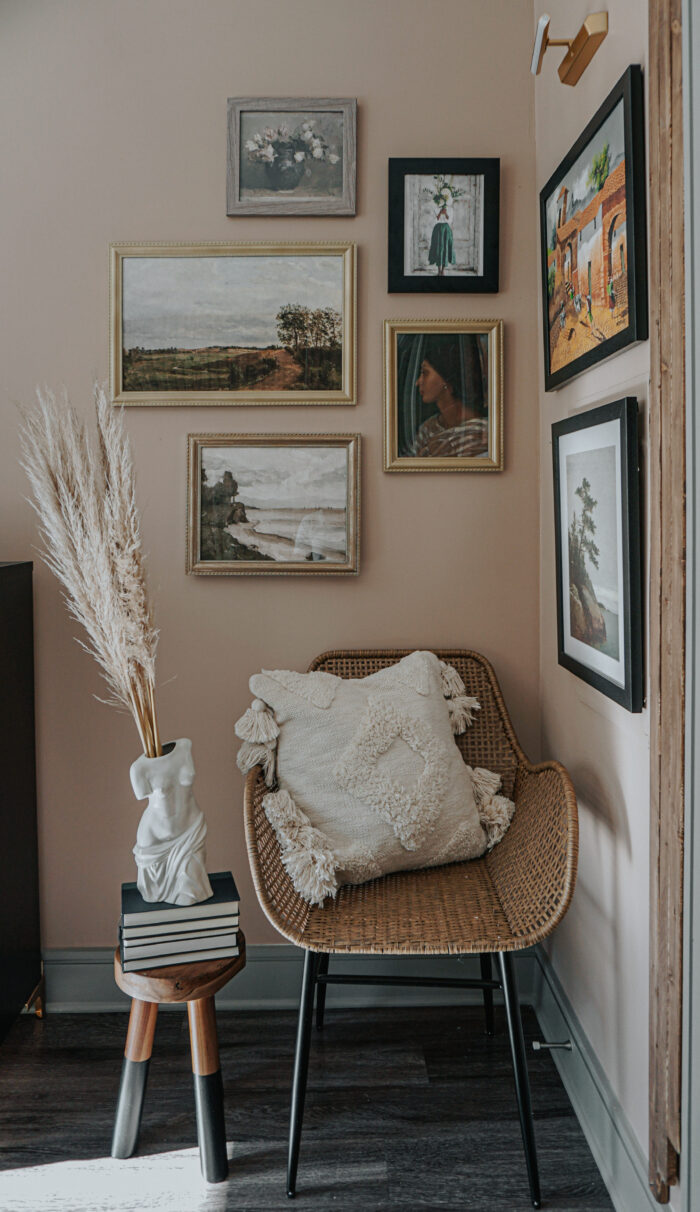 Book Nooks & Reading Corners: A vintaged styled reading corner