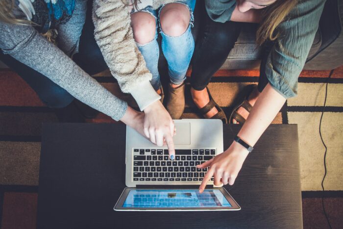 Why You Should Display Your Mission And Vision Statements: a group of people looking at a laptop.