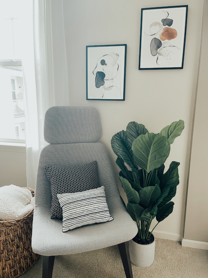 Must-Have Modern Office Decor Ideas: Modern room with potted plant and framed art prints.