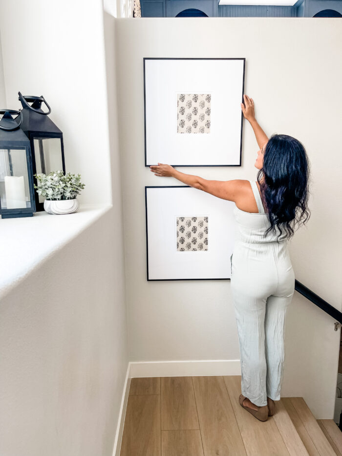 Hanging frames on a staircase 