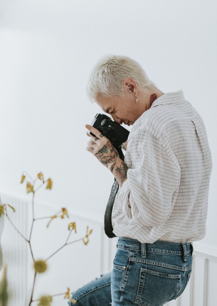 photographer doing a photoshoot at home