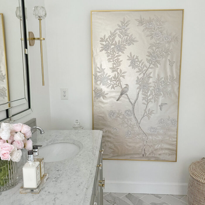 Bathroom Wall Decor Ideas: A vintage style bathroom with large framed art