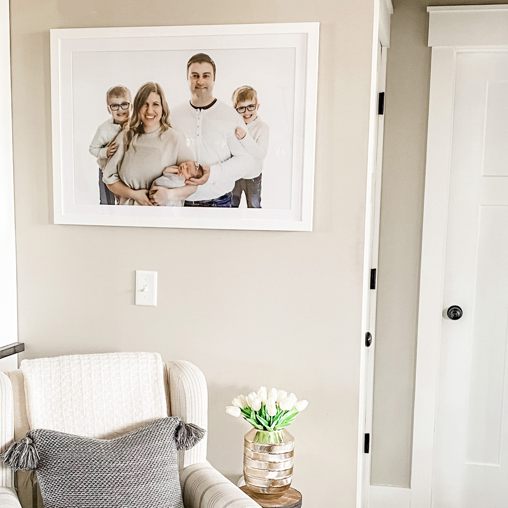 Family Picture Ideas: A large studio style family portrait.