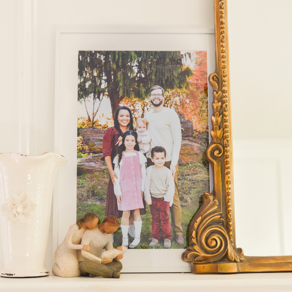 Family Picture Ideas: an outdoors family photo.