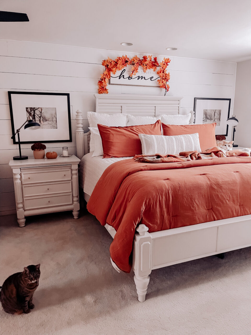 Frames quotes above the bed
