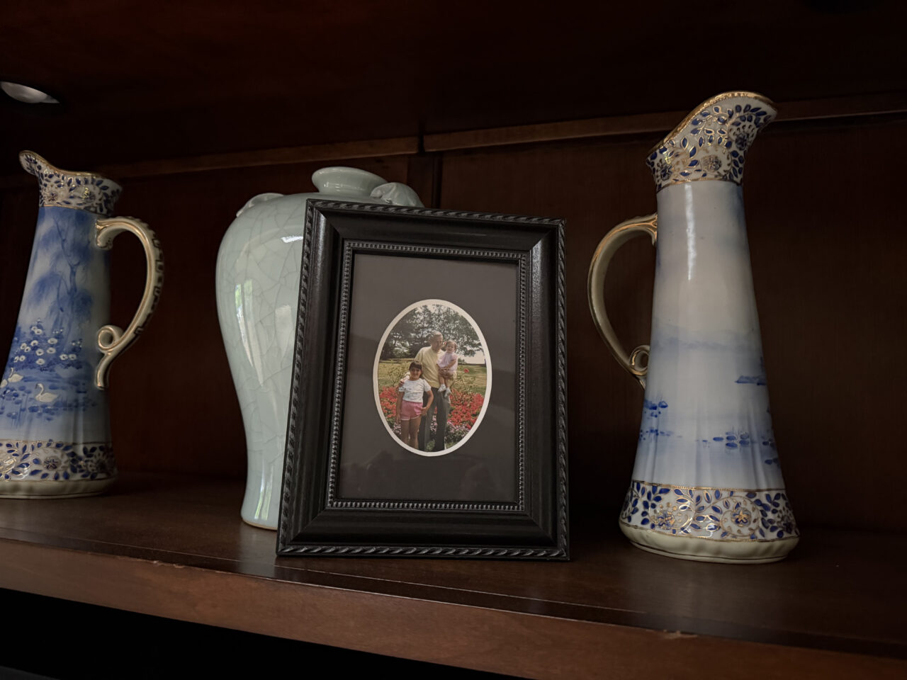 Here are Over 30 Unique Framing Ideas 39 framed vintage family photo