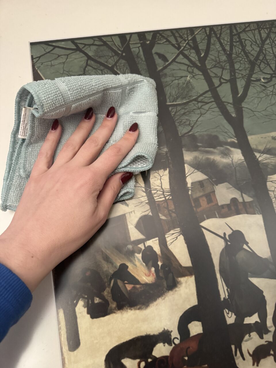 How to Clean Picture Frames (Plus Easy Maintenance Tips) 1 How to Clean Picture Frames