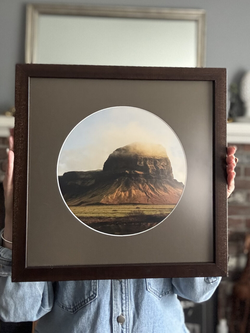 How to Frame Travel Photos: Display Your Adventures in Style 13 circle matting with travel photo