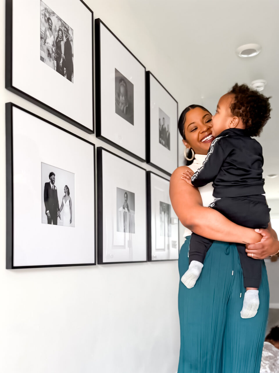 A Complete Guide to Modern Picture Frame Styles 17 black and white gallery wall